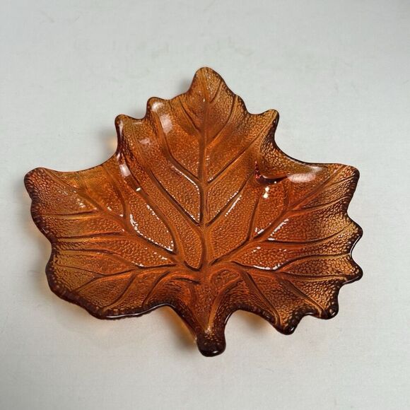 SUGAR MAPLE LEAF PLATE GLASS AMBER GLOW CHEESE CANDY SERVE DISH SPRING SAP & TAP - Picture 1 of 3
